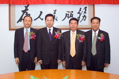 陳坎局長、楊峰主席、盧文輝副市長、林漢洋副秘書長親切合影